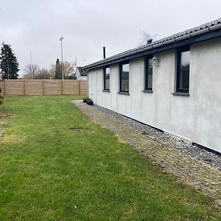 Villa Med Private Vaerelser Delt Badevaerelse/Kokken, Viby Sj. Esterno foto