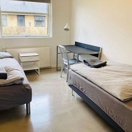 Villa Med Private Vaerelser Delt Badevaerelse/Kokken, Viby Sj. Esterno foto