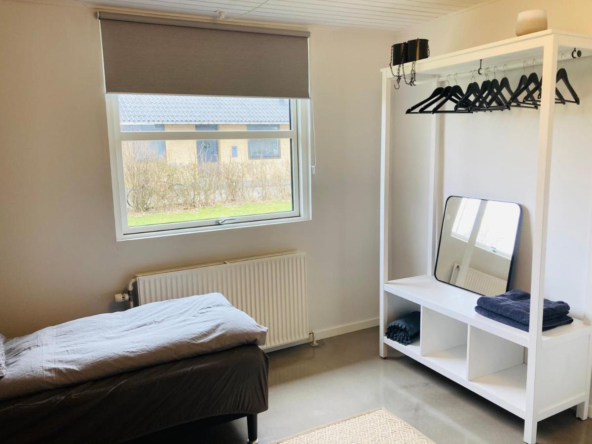 Villa Med Private Vaerelser Delt Badevaerelse/Kokken, Viby Sj. Esterno foto