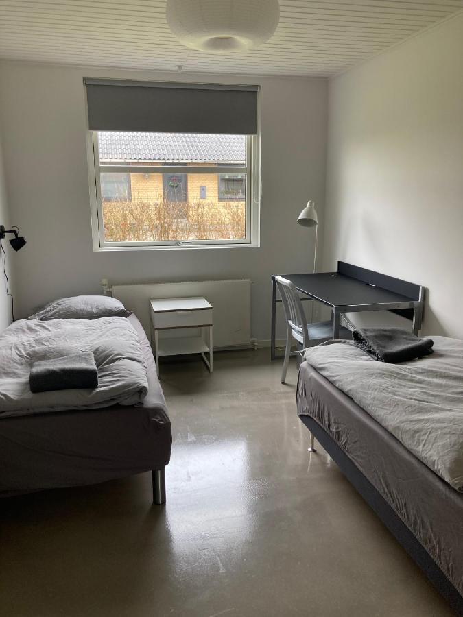 Villa Med Private Vaerelser Delt Badevaerelse/Kokken, Viby Sj. Esterno foto