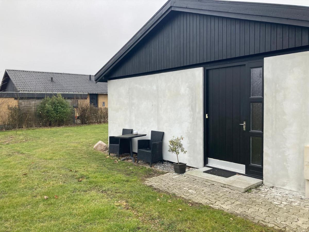 Villa Med Private Vaerelser Delt Badevaerelse/Kokken, Viby Sj. Esterno foto