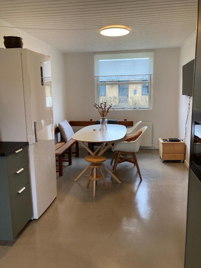 Villa Med Private Vaerelser Delt Badevaerelse/Kokken, Viby Sj. Esterno foto
