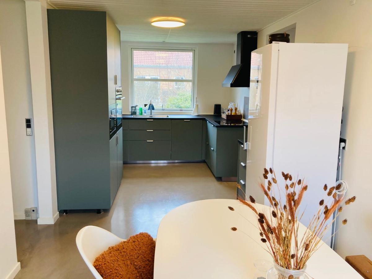 Villa Med Private Vaerelser Delt Badevaerelse/Kokken, Viby Sj. Esterno foto