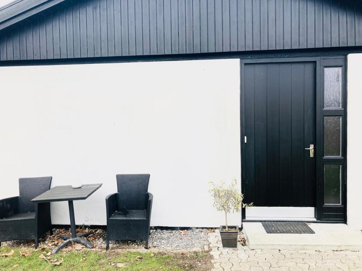Villa Med Private Vaerelser Delt Badevaerelse/Kokken, Viby Sj. Esterno foto