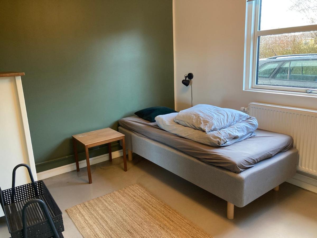 Villa Med Private Vaerelser Delt Badevaerelse/Kokken, Viby Sj. Esterno foto