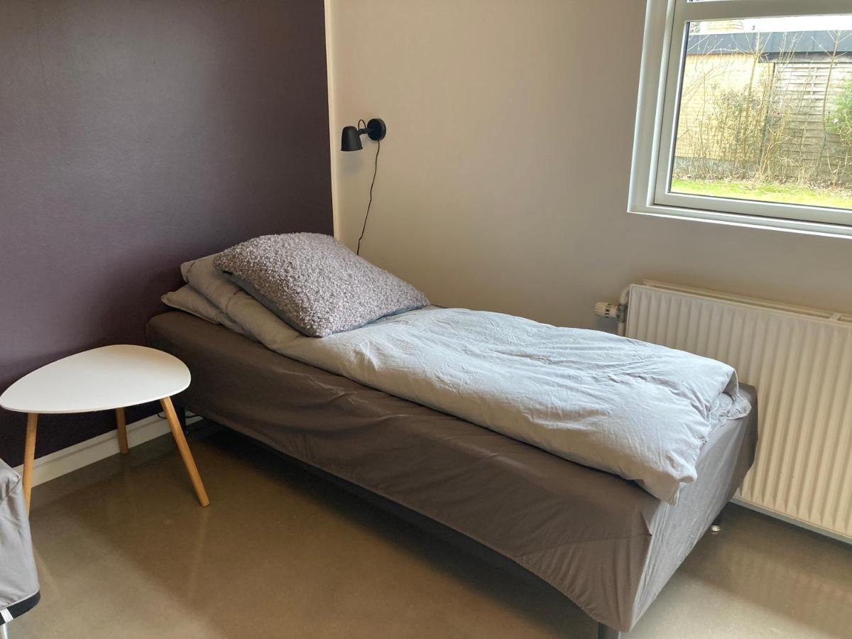 Villa Med Private Vaerelser Delt Badevaerelse/Kokken, Viby Sj. Esterno foto