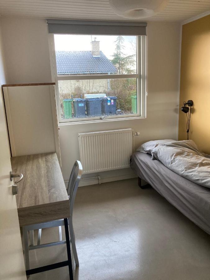 Villa Med Private Vaerelser Delt Badevaerelse/Kokken, Viby Sj. Esterno foto