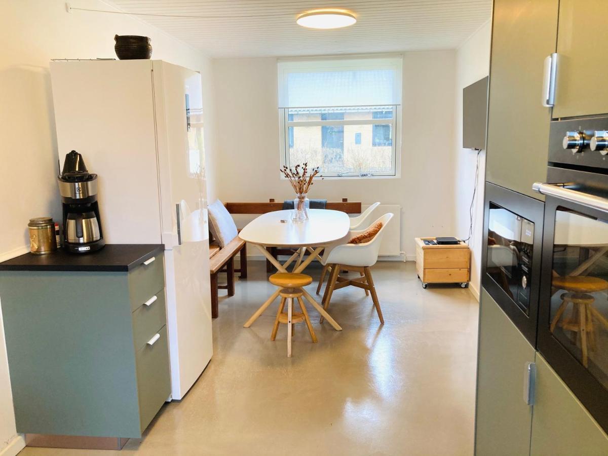 Villa Med Private Vaerelser Delt Badevaerelse/Kokken, Viby Sj. Esterno foto